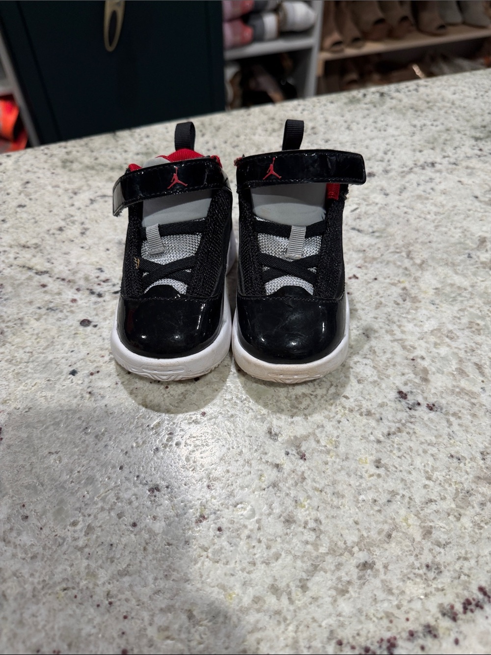 Jordan Air Max Aura 2 - Picture 2 of 4